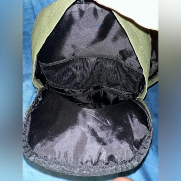 Backpack - Picture 4 of 5